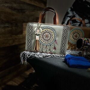 Bohemian Embroidered Handbag - Tan and Cream